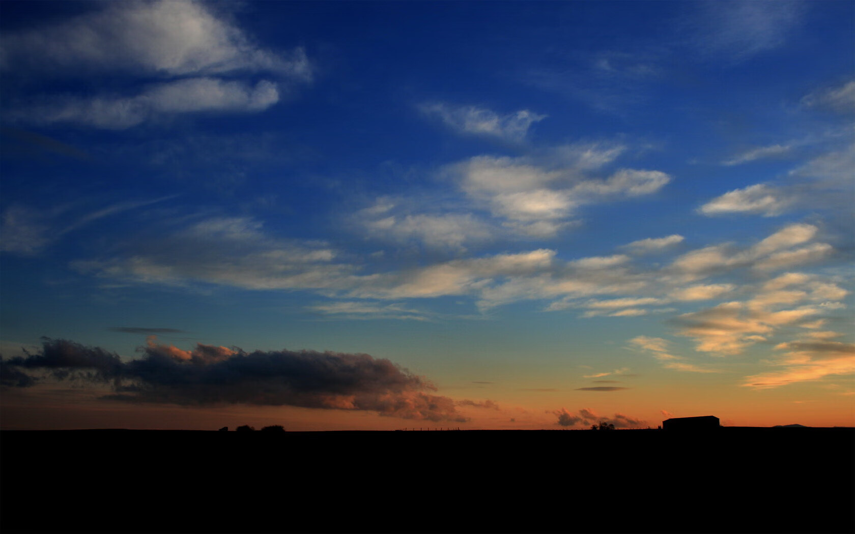 下载乐鱼体育APP-法国队遭遇惨败，欧预赛形势变得严峻，法国队2020欧预赛球衣图片