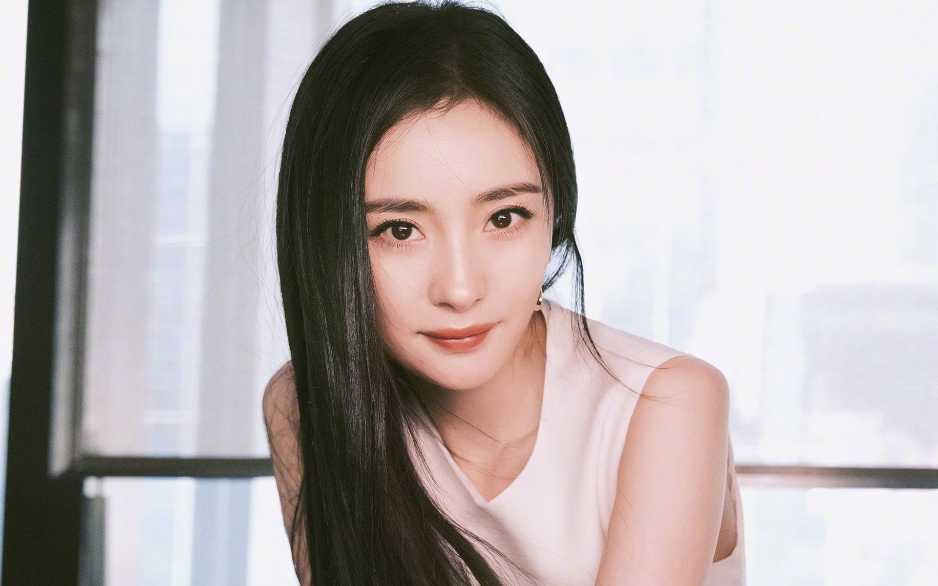 银队防守强硬,成功限制对手得分,银持球防守精英