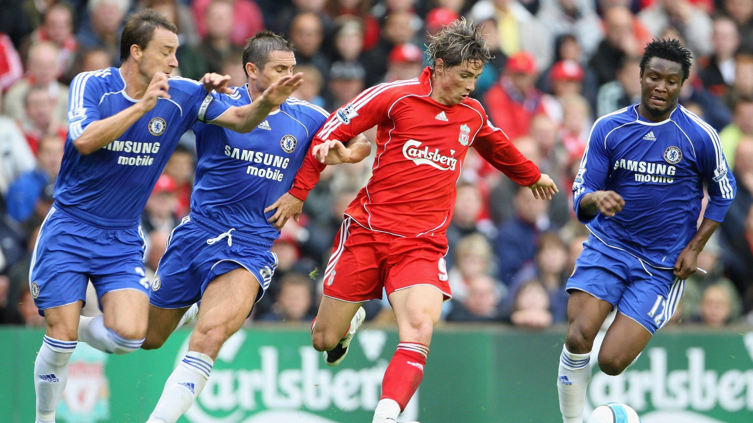 法甲豪门采取“拉边+高压”战术,打乱对方节奏