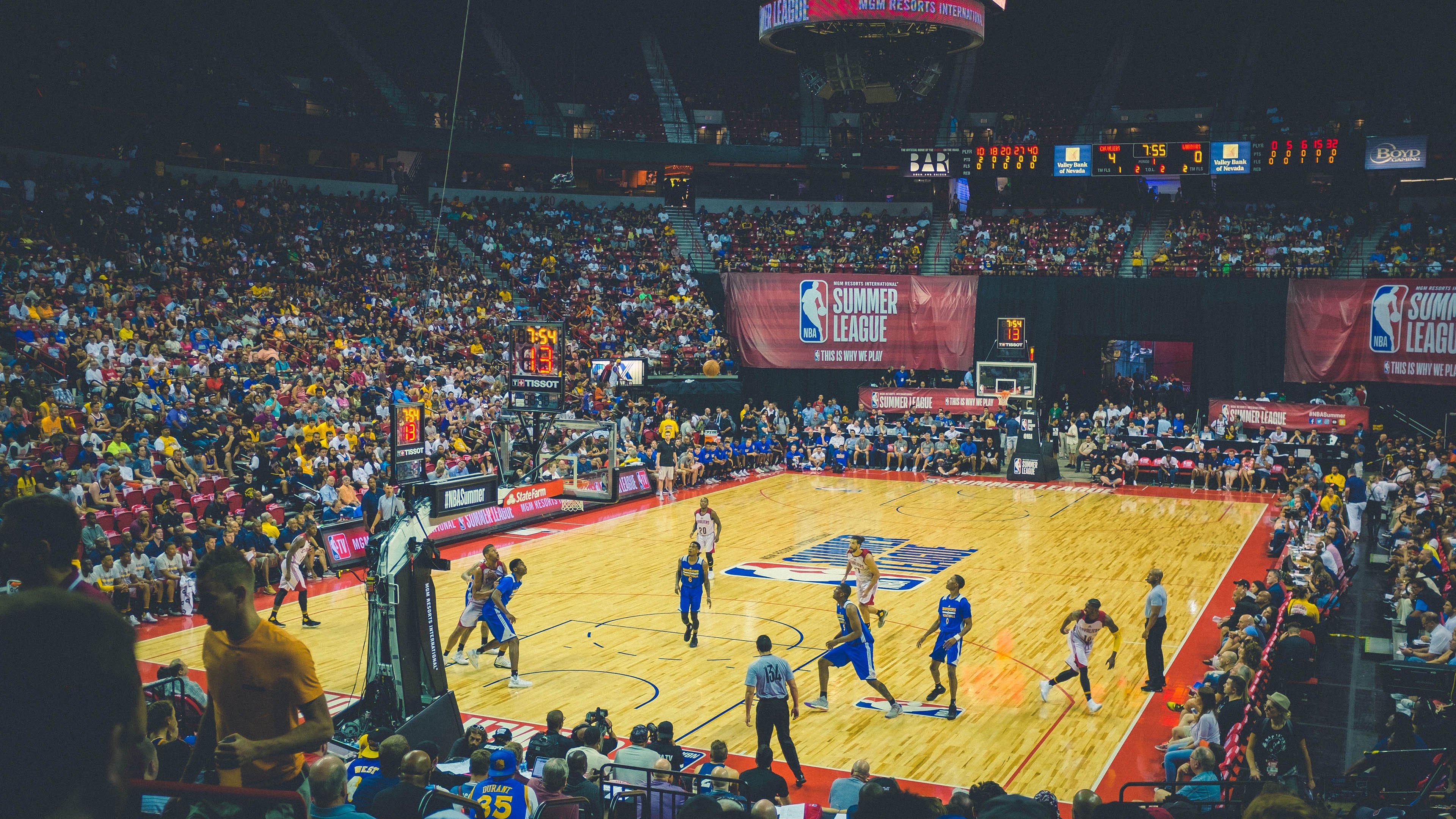 乐鱼体育(中国)官方网站-精彩逆转：比赛中的经典“圈粉瞬间”，nba经典逆转