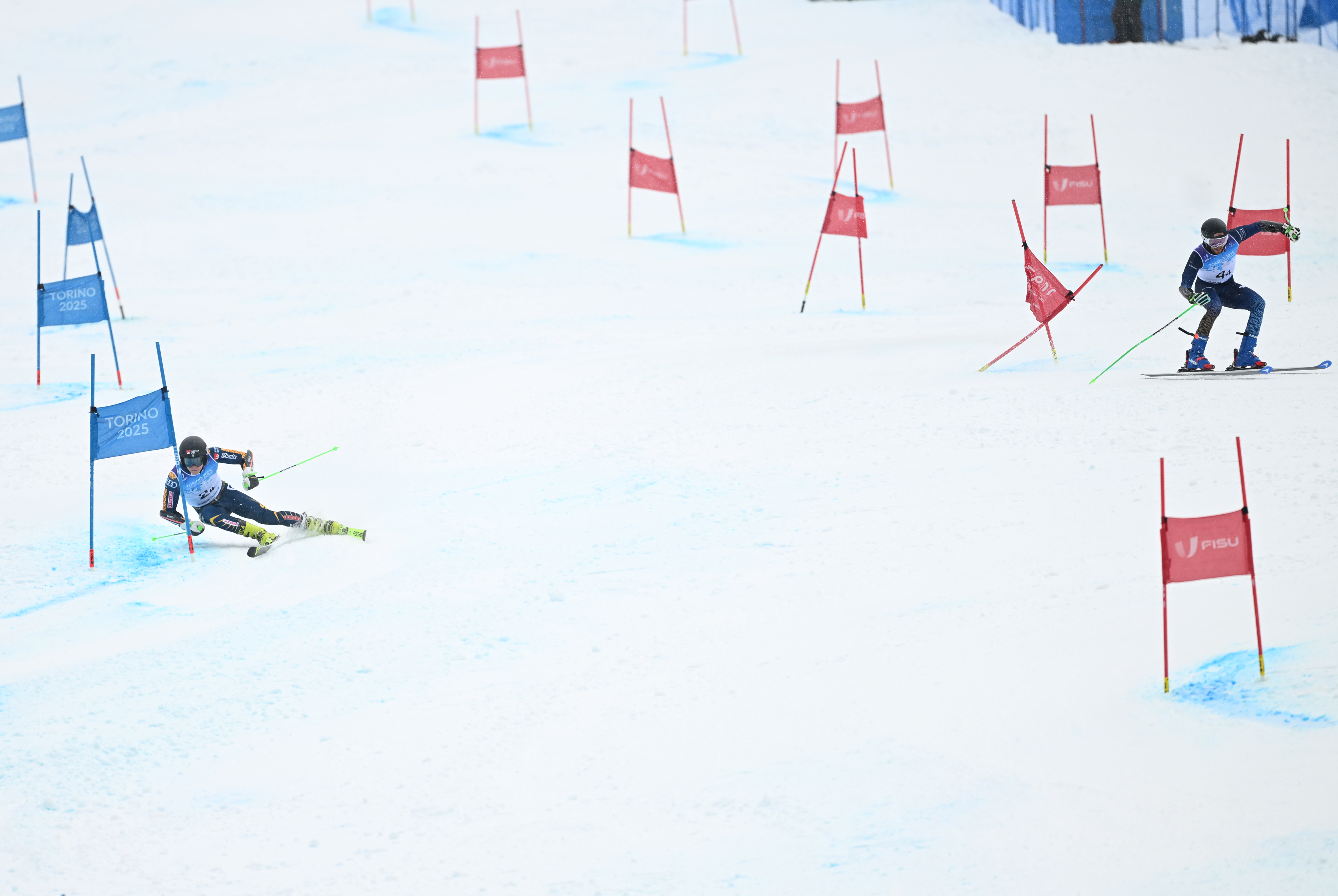 包含乐鱼体育:冬季运动的魅力所在，滑雪与单板滑雪的对决的词条